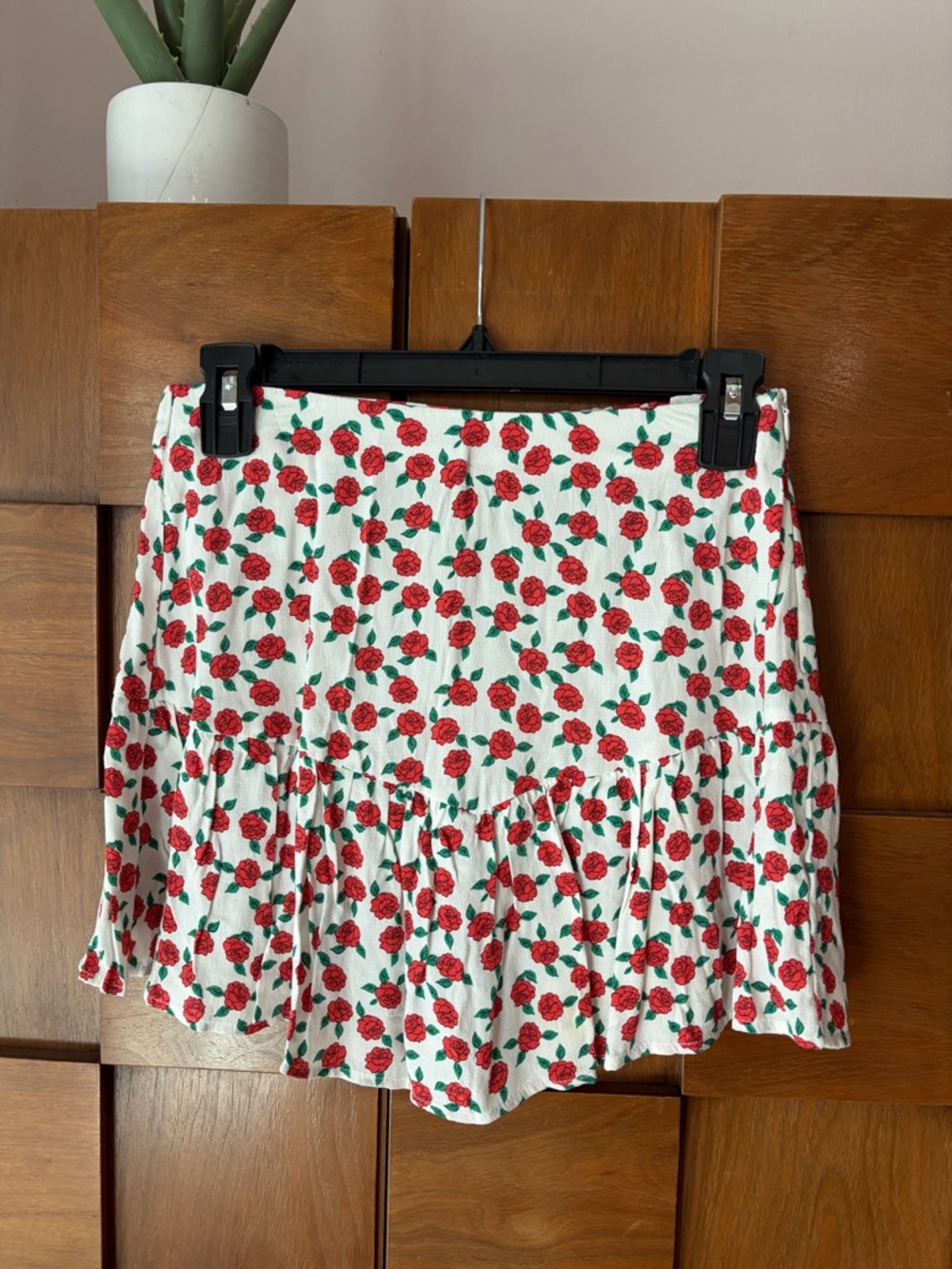 Zara White Mini Skirt with Red Rose Print
